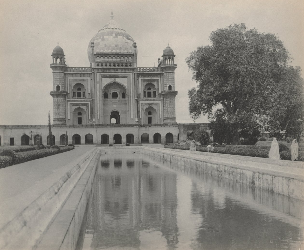 Safdarjung Mezarı, Delhi by studio of A. W. A. Plâté Studio (Ceylonese)