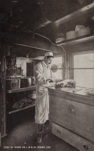 L ve KB Yemek Arabasında şef iş başında (s/b fotoğraf) by (after) English photographer