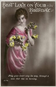 Çiçekli kimono benzeri elbise giymiş kız (renkli fotoğraf) by (after) English photographer