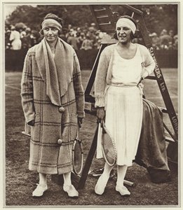 Kitty Godfree ve Suzanne Lenglen (s/b fotoğraf) by (after) English photographer