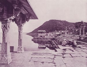 Mermer Ghat, Rainuggur, Oodeypore (s/b fotoğraf) by (after) English photographer