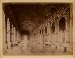 Paris: Versailles, Aynalar Salonu (b/w fotoğraf) by (after) French Photographer