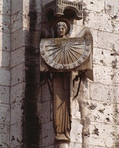 Gotik Sanat: “” Kadranda Meleğin Temsili” Notre Dame de Chartres Bazilikası