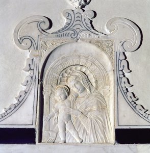 Madonna ve Çocuğun kısma (mermer) by (attr. to) Donatello