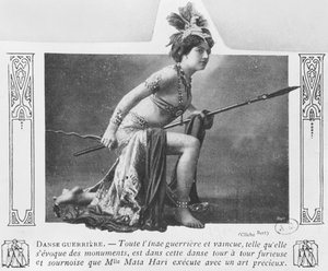 Mata Hari bir savaş dansında, 20. yüzyılın başlarında by A. Bert