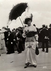 Yarışlarda moda: Journée des drags, Auteuil, Fransa