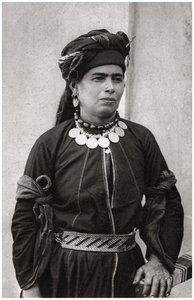 En iyi kostümlü Kürt kadın, Irak, 1925