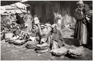 Suq El Khubur, yerel bir ekmek pazarı, Bağdat, Irak, 1925.