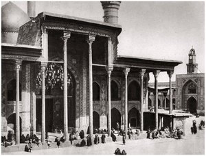 İmam Musa El Kadim'in türbesine giden Kadimain Camii'nin giriş kapısı, 1925 by A. Kerim