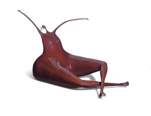 Oturarak Bir Rüyayı Çağırmak, 2004 (kırmızı patinalı bronz) by Abigail Varela