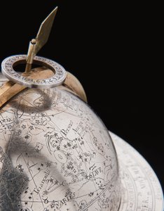 Herkül ve Atlas, Augsburg tarafından desteklenen iki olağanüstü karasal ve göksel küre