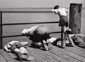 Balık Tutmakla Meşgul, İtalya, c.1950-60 (jelatin gümüş baskı)