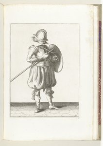 Kalkan ve Diken Egzersizi: Asker Diken ve Kalkanı Vücuda Yakın Tutar (No. 15), 1618 Nassausche Wapen-Handelinge, van Schilt, Spies, Rappier ve Targe : beyde figuerlick betimlenmiş ve yeni düzenden sonra çerçevelenmiş (...) Maurit by Adam van Breen
