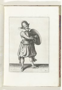 Kalkan ve mızraklı egzersiz: asker meçisini kalkanının arkasından çeker (no. 18), 1618 De Nassausche Wapen-Handelinge, van Schilt, Spies, Rappier ende Targe : beyde figuerlick tasvir edilmiş, ende yeni düzenden sonra çerçevelenmiş [of. ] (...) Maurits v by Adam van Breen