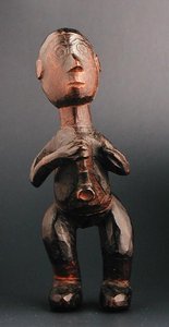 Bir pipo tutan Avrupalı bir adamın ayakta duran figürü, Güney-Doğu Afrika, 19. yüzyılın sonlarında (ahşap) by African