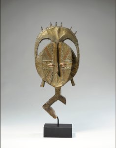 Mbulu Ngulu, Bir Şehir Reliquary Figürü by African School
