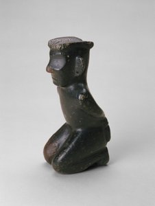 Diz çökmüş figür, Çin, muhtemelen Sichuan eyaleti, MÖ 2. binyılın sonları. (klorit) by Age Bronze