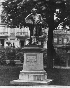 Hector Berlioz Anıtı, Vintimille Meydanı, 1884 (taş ve bronz)