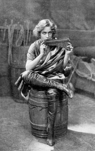 Pauline Chase, Peter Pan, 1908-1909 olarak.