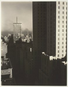 Batıdaki Shelton'daki Penceremden by Alfred Stieglitz