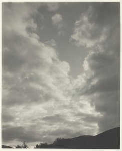 Müzik - On Bulut Fotoğrafından Bir Dizi, No. II, 1922. by Alfred Stieglitz
