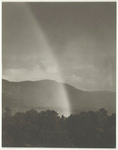 Gökkuşağı, 1920. by Alfred Stieglitz