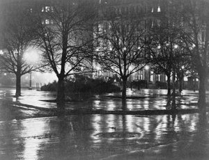 Yansımalar, gece, New York, 1898 dolayları (fotogravür) by Alfred Stieglitz