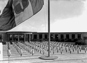 Villa Rosa Maltoni Mussolini: egzersiz yapan kız öğrenciler (s/b fotoğraf) by Fratelli Alinari