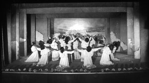 Villa Rosa Maltoni Mussolini: performans sergileyen kız öğrenciler (s/b fotoğraf) by Fratelli Alinari