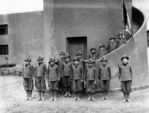 Villa Rosa Maltoni Mussolini: Friulian askeri üniforması giyen çocukların portresi (s/b fotoğraf) by Fratelli Alinari
