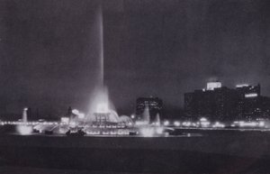 Chicago: Buckingham Çeşmesi, Gece Aydınlatması (s/b fotoğraf) by American Photographer (after)