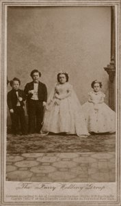 General Tom Thumb olarak bilinen Amerikalı şovmen Charles Sherwood Stratton ve eşi Lavinia Warren
