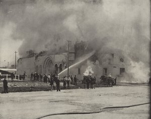 Soğuk Hava Deposunun Yakılması by American Photographer