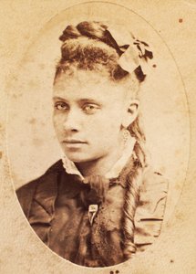 Genç Afrikalı-Amerikalı kadının ziyareti, c.1880 by American Photographer