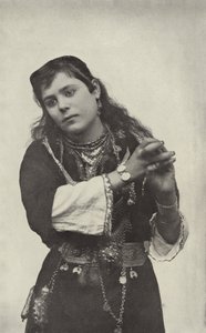 Kahire Tiyatrosu Sokağındaki Dans Eden Kız by American Photographer
