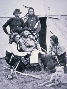 General George A. Custer (1839-76), 1873 Yellowstone Seferi sırasında Hintli izcileriyle birlikte by American Photographer