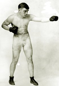 Leo Houck, 1911 (sepya fotoğrafı) by American Photographer
