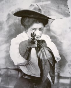 Mayıs Lillie (s/b fotoğraf) by American Photographer
