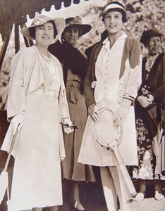 Bayan Helen Wills Moody (sağda) Amerikan tenis şampiyonu, 1935