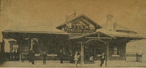 Gazete kupürü: Powelton Avenue Station, Pensilvanya, ABD, 1896 (fotoğraf baskısı) by American Photographer