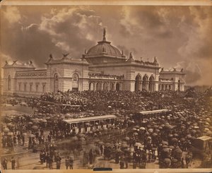 Açılış Günü, "Hizmetçiler", Centennial Uluslararası 1876 Sergisi, Philadelphia by American Photographer