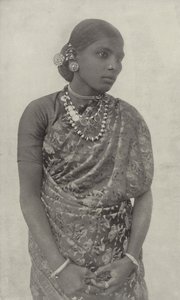 Singhalese Kadın by American Photographer