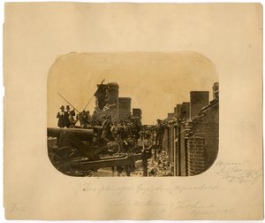 Yenilen Birlik güçlerinin tahliyesinden sonra askerler, Fort Sumter Savaşı, 1861 by American Photographer