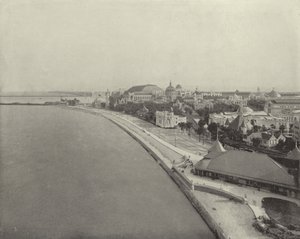 Göl Kıyısı Gezinti Yolu by American Photographer