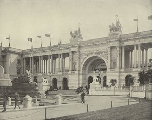 Güney Colonnade by American Photographer