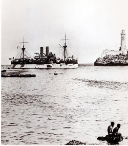 USS Maine, Havana limanına girerken, Küba, 1898 (bkz. 206526, 206527) by American Photographer