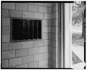 Posta yuvalı karo ve kalıplama detayı, merdiven boşluğuna tipik giriş, Techwood Homes, Building No. 6, 465 Techwood Drive & 119-125 Hunnicutt Street, Atlanta, Fulton County, GA by American Photographer