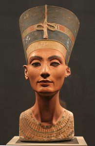 Nefertiti Büstü, yaklaşık MÖ 1350