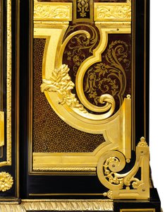 Louis XIV petit armoise, c.1700-10 (ormolu, pirinç, bağa, abanoz ve kakmacılık)