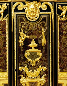 Louis XIV petit armoise, c.1700-10 (ormolu, pirinç, bağa, abanoz ve kakmacılık)
